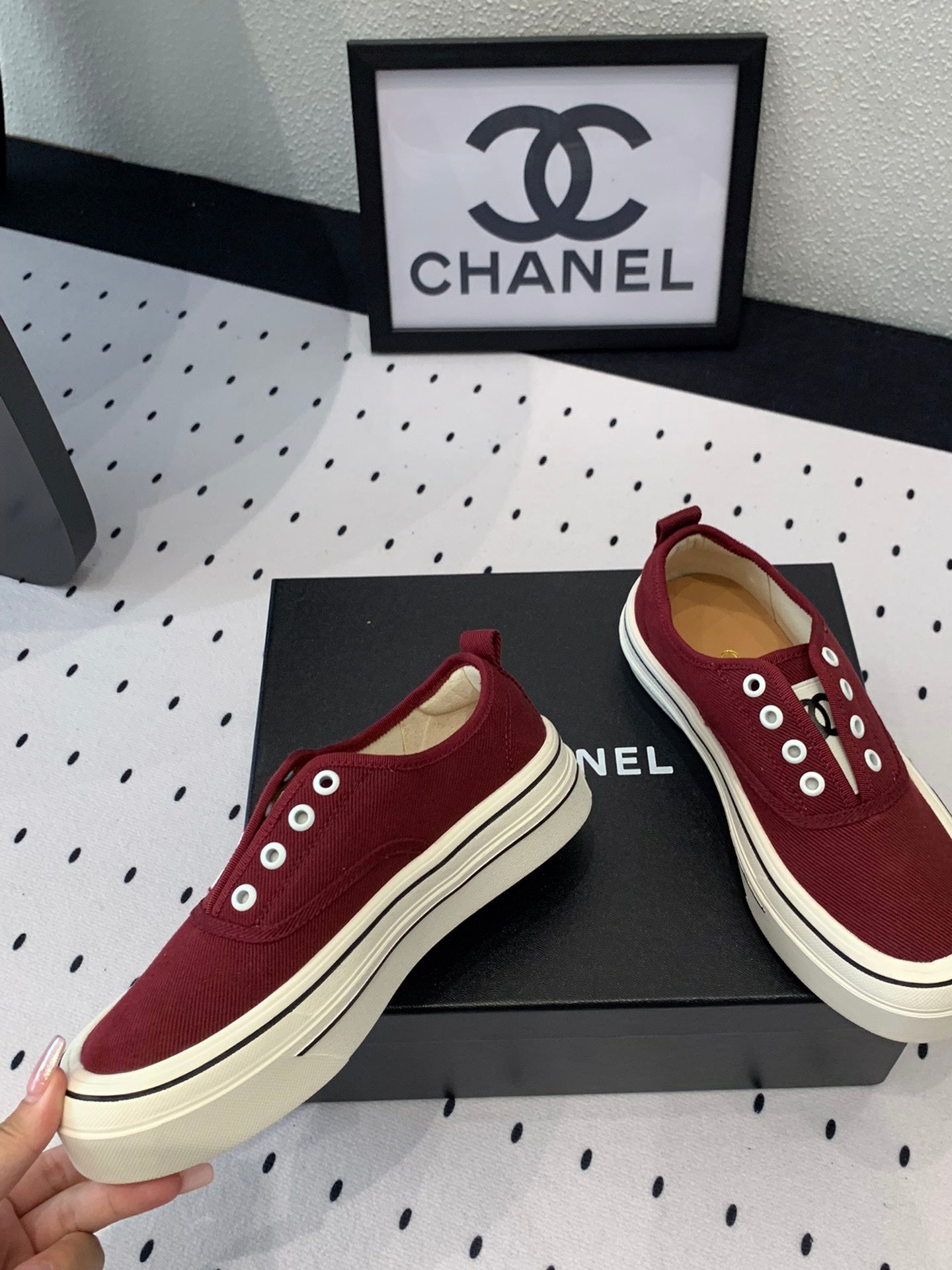 CHANEL LACELESS SNEAKERS PLATFORM IN ROSEWOOD CANVAS