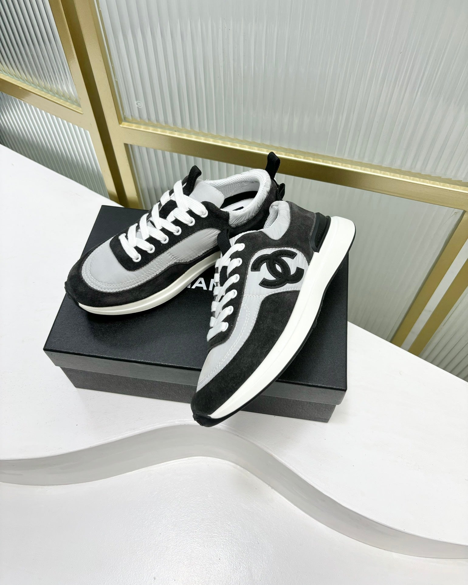 CHANEL SNEAKER IN BLACK MIX GREY SUEDE